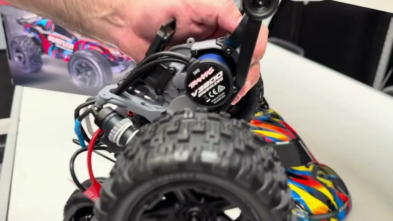 Traxxas Rustler VX3 1/10 2WD უკოლექტორო სტადიონ ტრაკი — ვიდეო მიმოხილვა